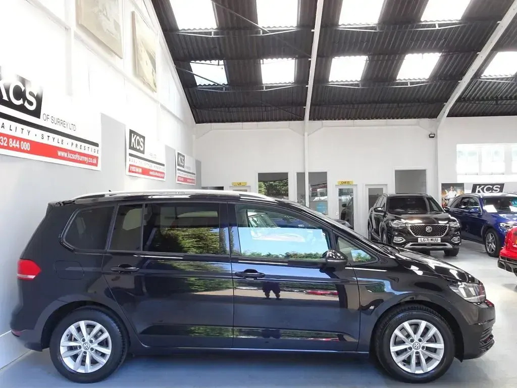 Used VW Touran Family 150 HP (110 kW) 2016 Black MPV