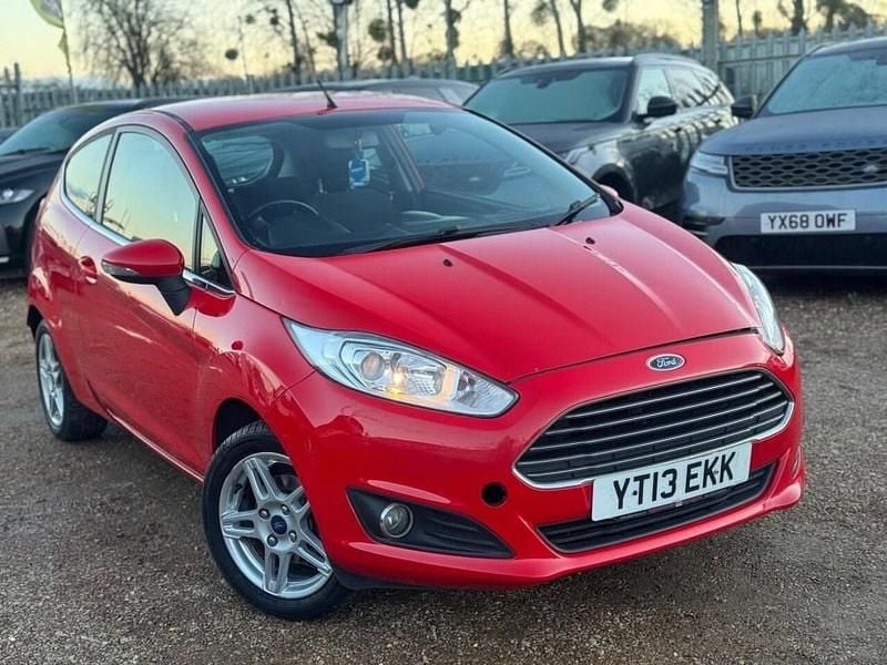 Used Ford Fiesta Zetec 82 HP (60 kW) 2013 Red Hatchback