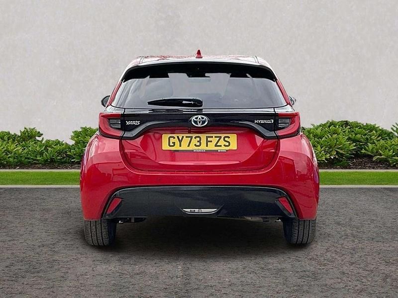 Used Toyota Yaris Hybrid 113 HP (83 kW) 2023 Red Hatchback