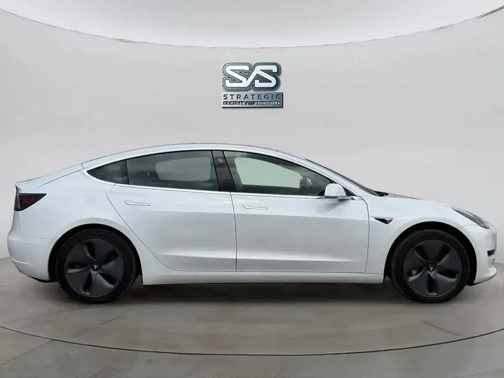 Used Tesla Model 3 Standard Range Plus 239 kW (325 HP) 2020 White Sedan