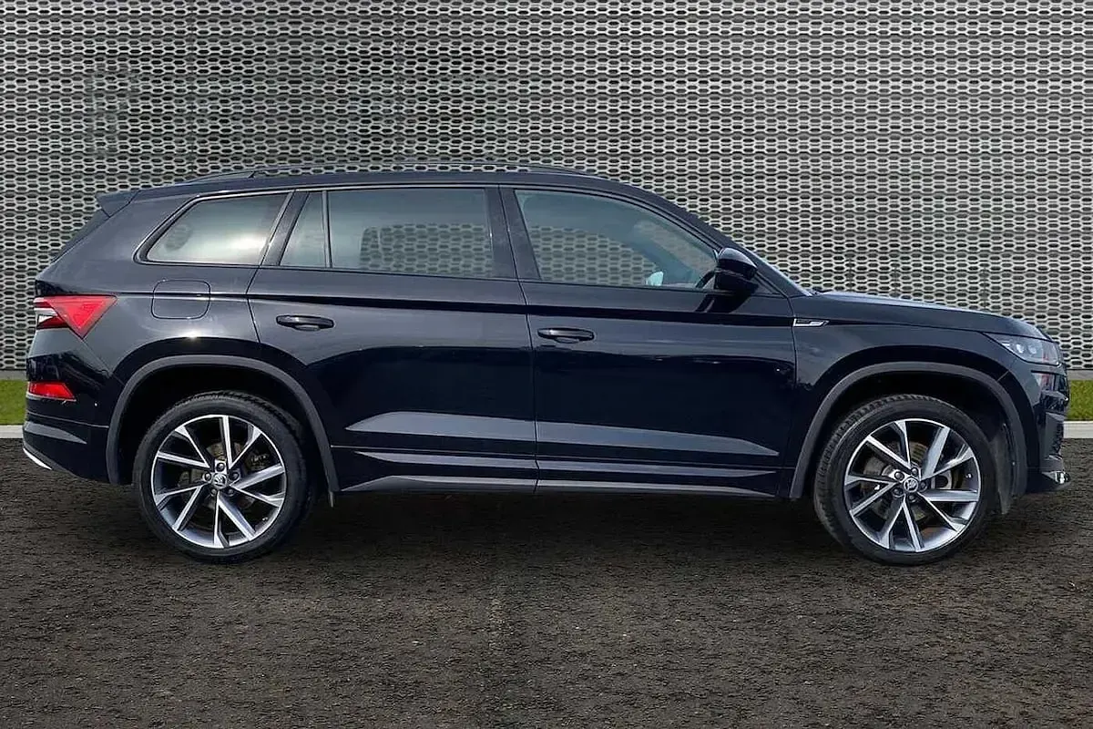 Used Skoda Kodiaq SportLine 147 HP (108 kW) 2023 Black magic pearl effect SUV