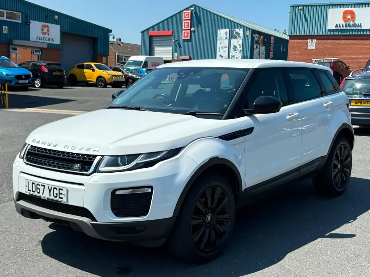 Used Land Rover Range Rover evoque SE 2017 White Estate
