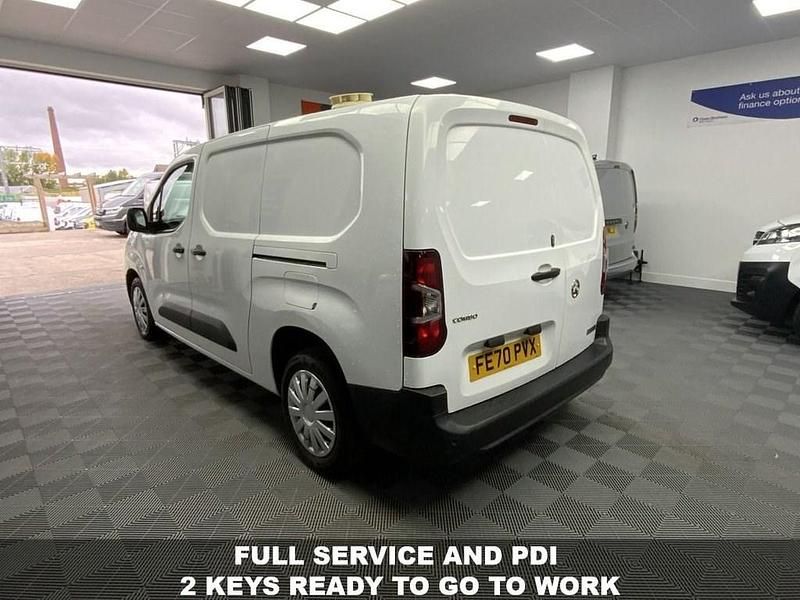 Used Vauxhall Combo Edition 100 HP (73 kW) 2020 White MPV