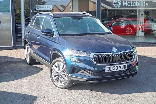 Petrol blue metallic Used 2023 Skoda Karoq SE L SUV | £23,398 (Fair price) - Image 1/4