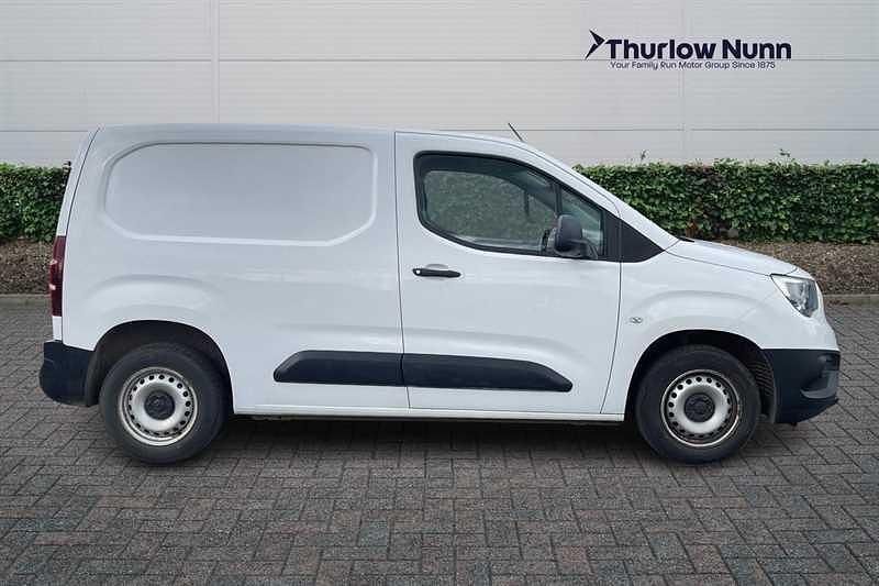 Second-hand Vauxhall Combo Edition 75 CP (55 kW) 2020 Alb Monovolum