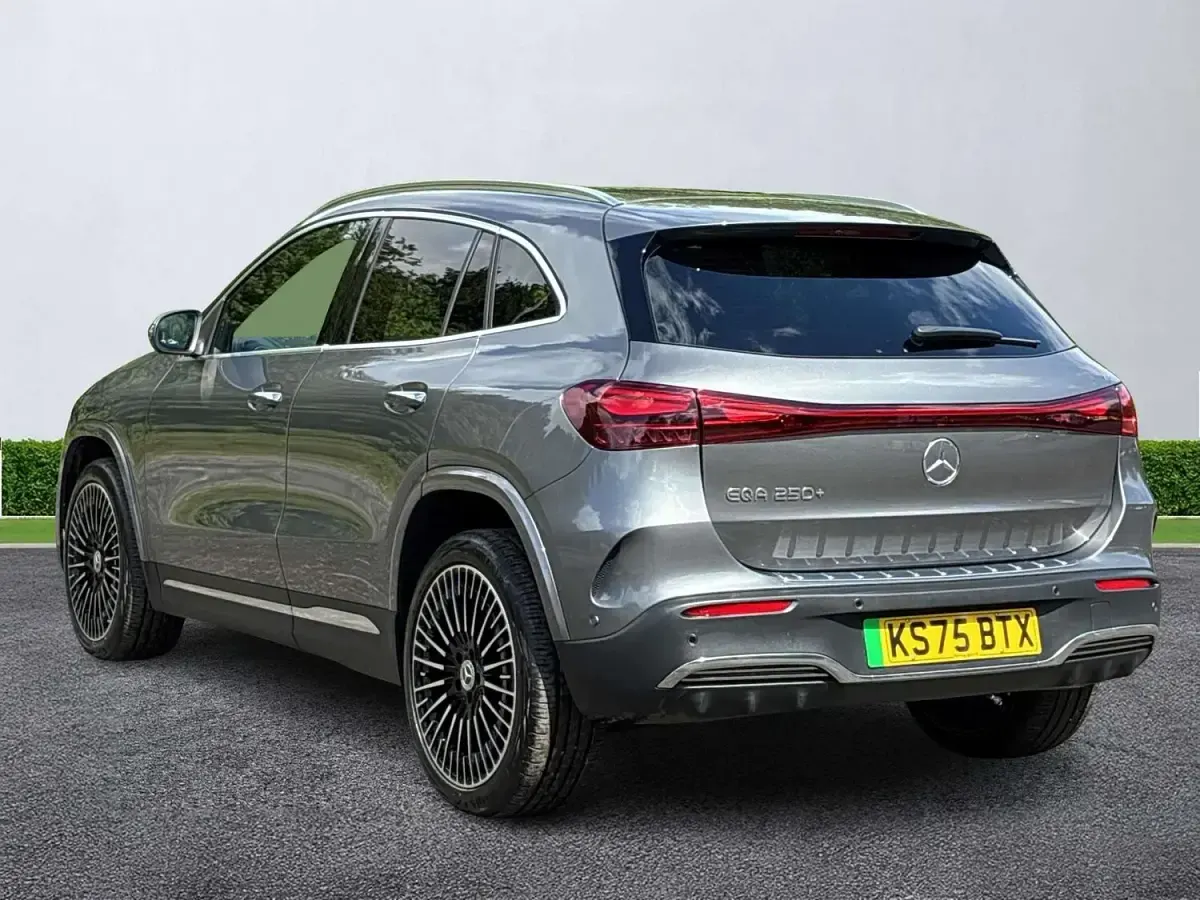 Begagnad Mercedes EQA250+ AMG Line Premium 139 kW (190 HK) 2025 Grå SUV