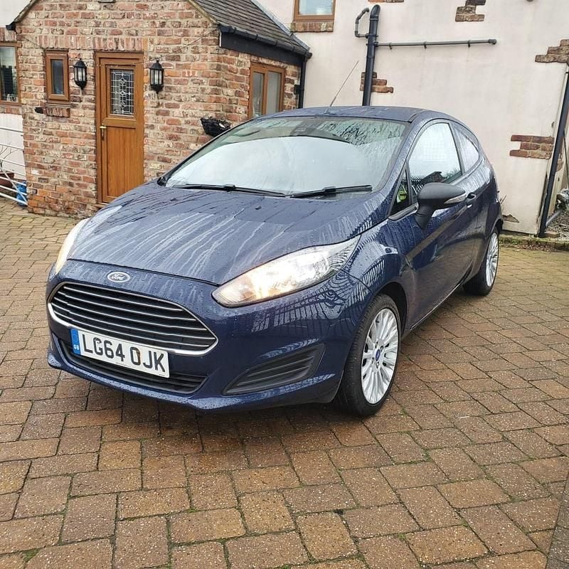 Used Ford Fiesta 95 HP (69 kW) 2015 Blue Van