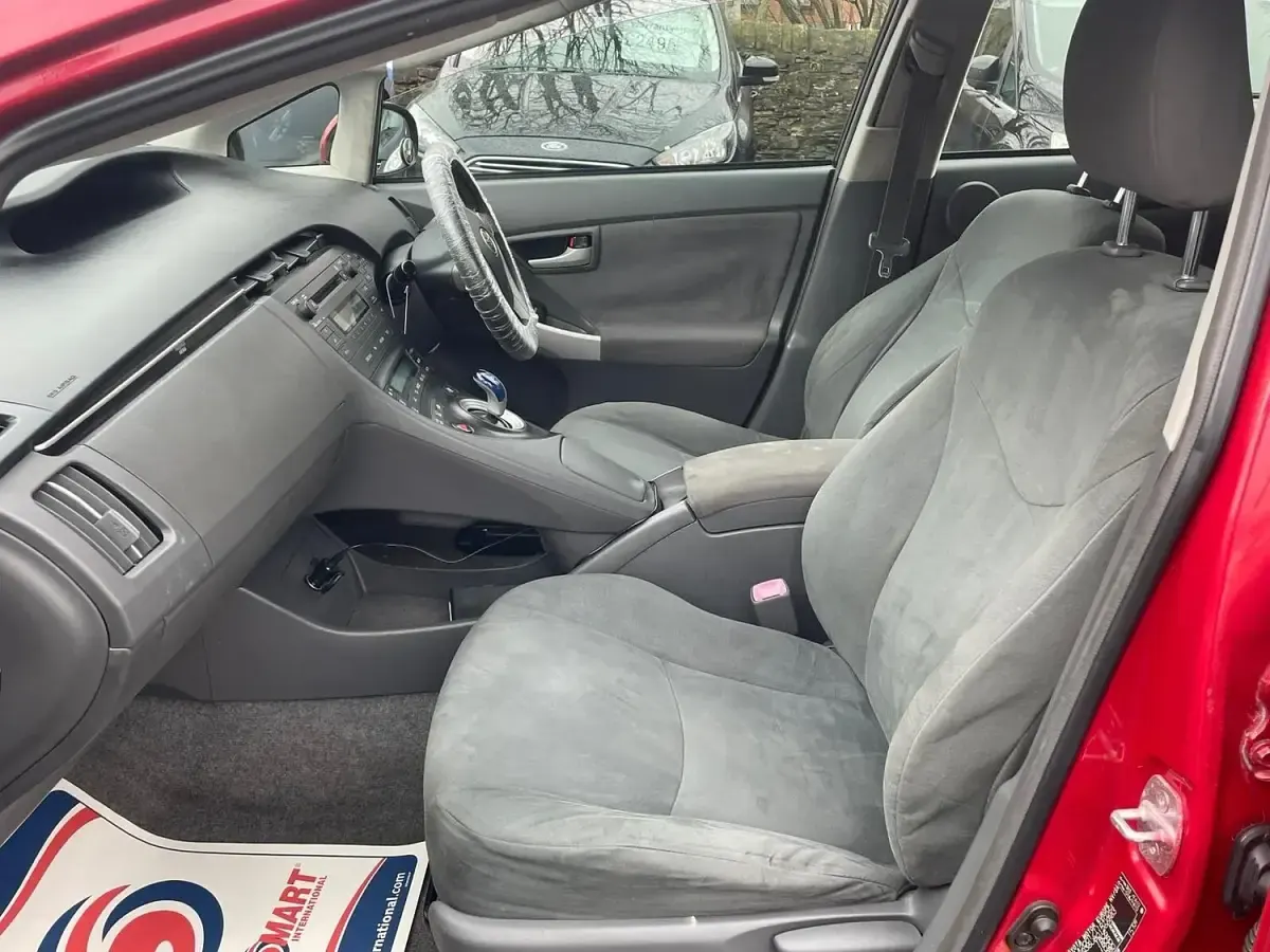 Used Toyota Prius T4 136 HP (100 kW) 2010 Red Hatchback