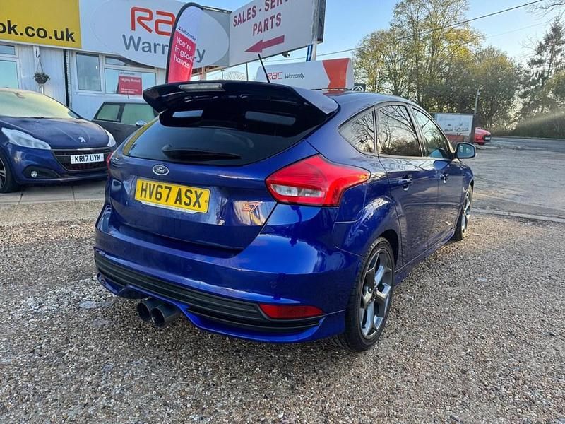 Used Ford Focus ST 250 HP (183 kW) 2017 Blue Hatchback