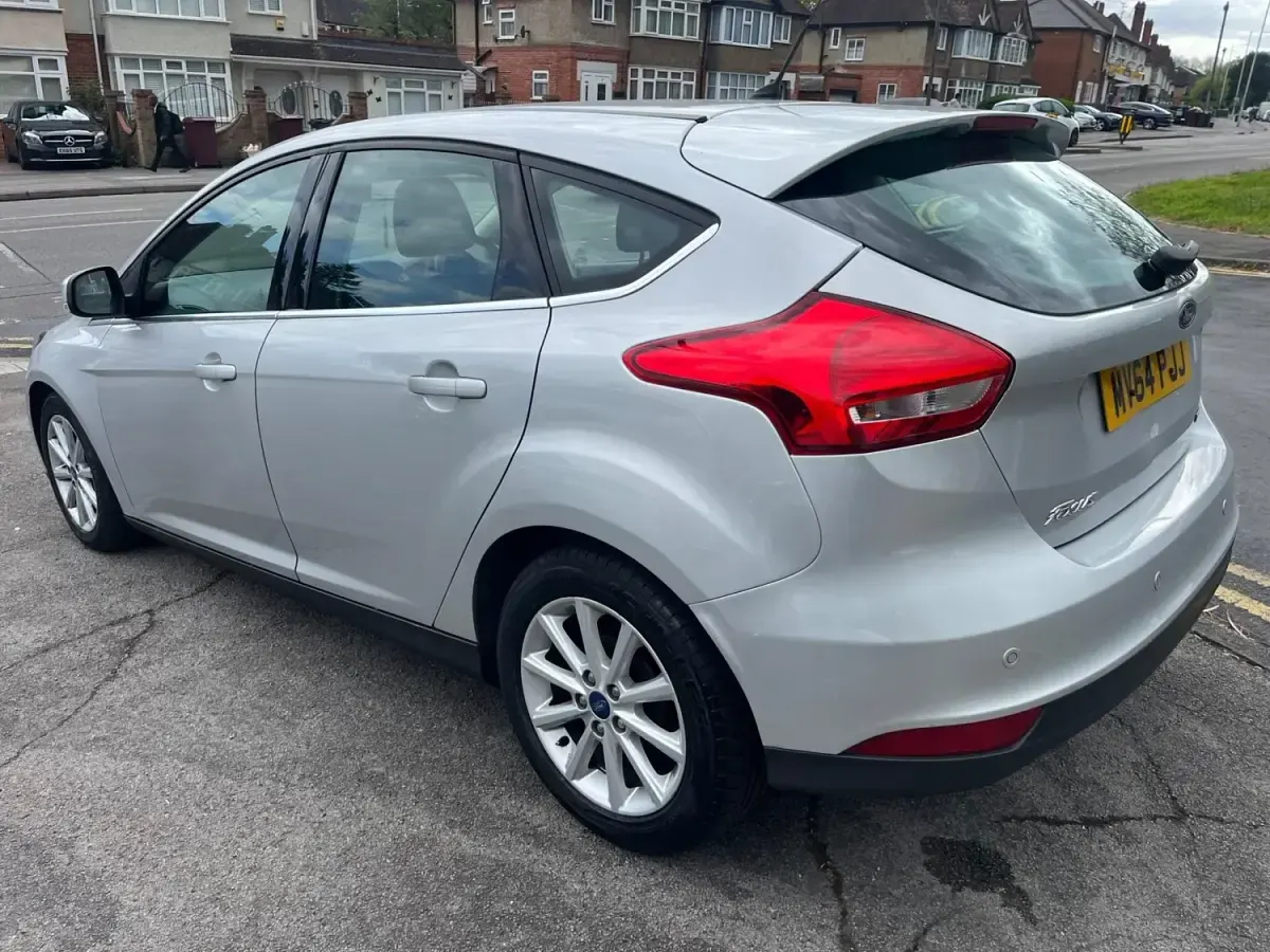 Usado Ford Focus Titanium 125 HP (91 kW) 2015 Prateado Citadino