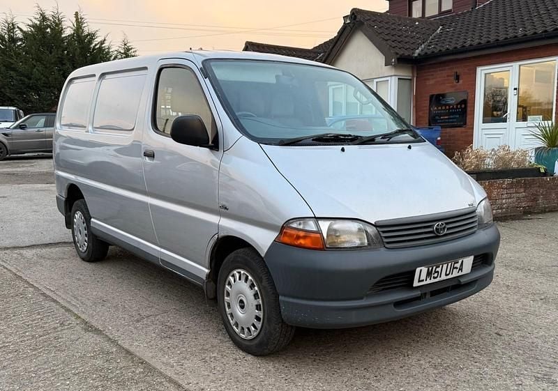 Used Toyota HiAce 88 HP (64 kW) 2001 Silver MPV