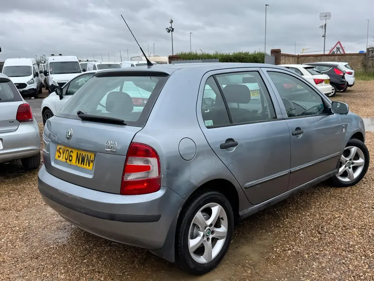 Used Skoda Fabia Ambiente 75 HP (55 kW) 2006 Grey Hatchback