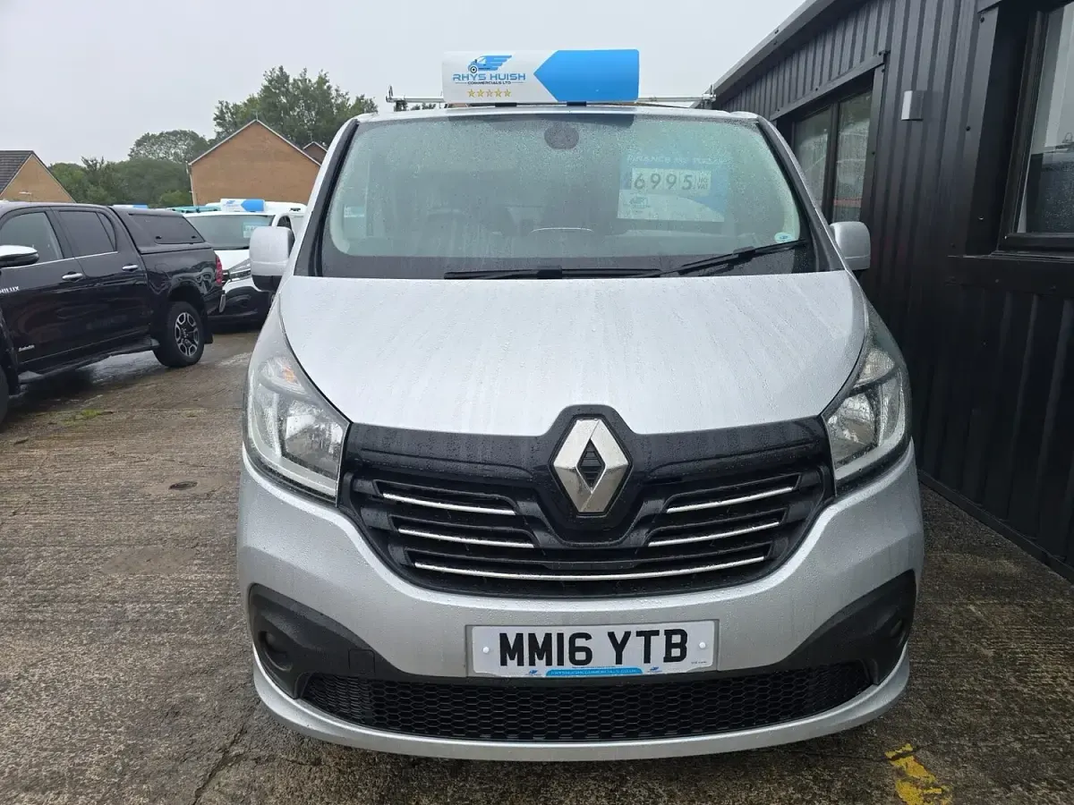 Used Renault Trafic 2016 Silver MPV