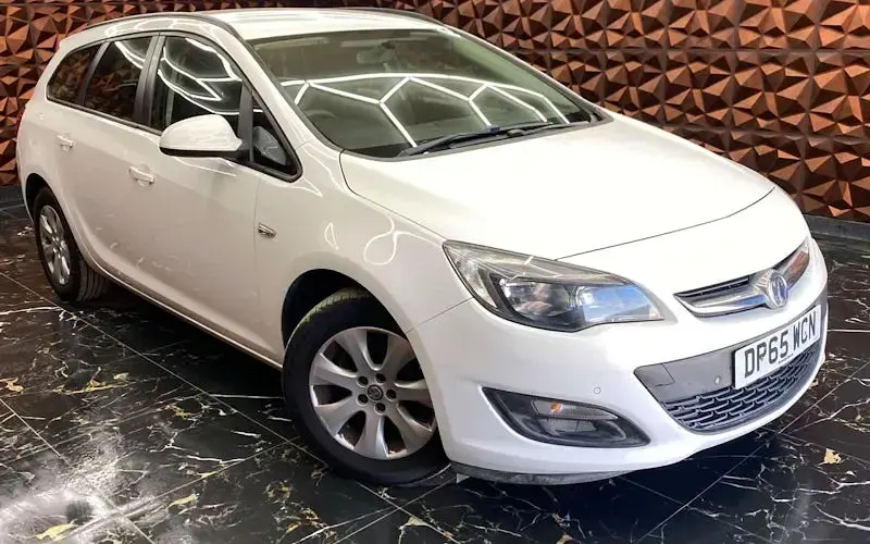 Used Vauxhall Astra Design Edition 116 HP (85 kW) 2015 Estate