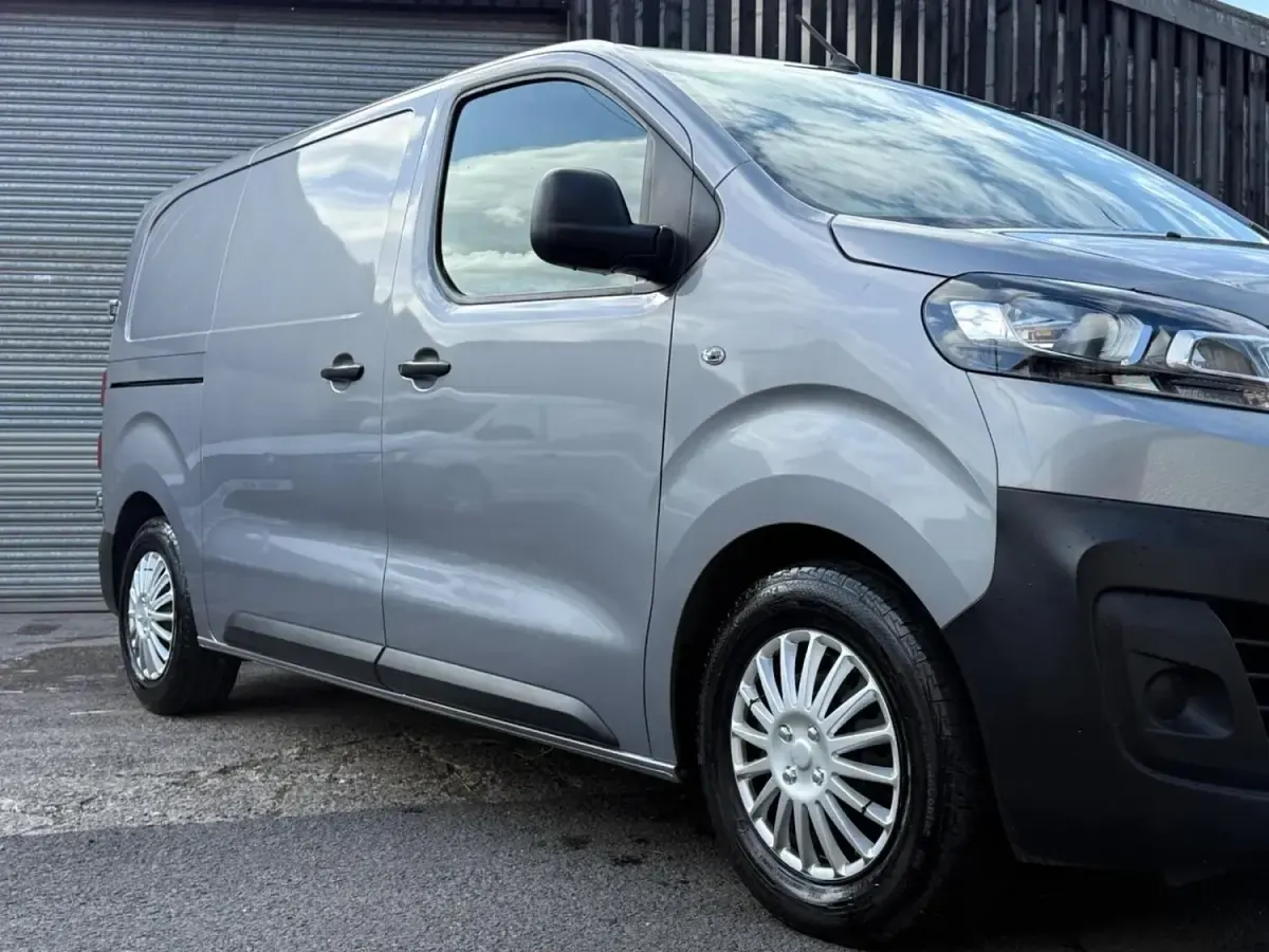 Używany Citroën Dispatch 2020 Szary Minivan