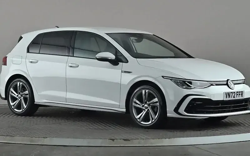Second-hand VW Golf VIII R-line 131 CP (96 kW) 2024 Hatchback