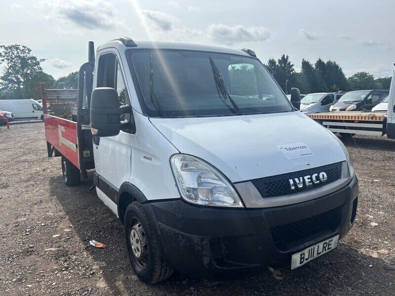 White and red Used 2011 Iveco Daily | £2,795 (Super price) - Image 1/4