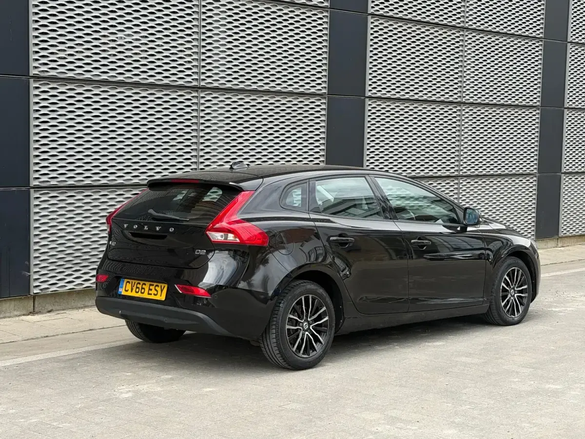 Used Volvo V40 Momentum 2016 Black Hatchback