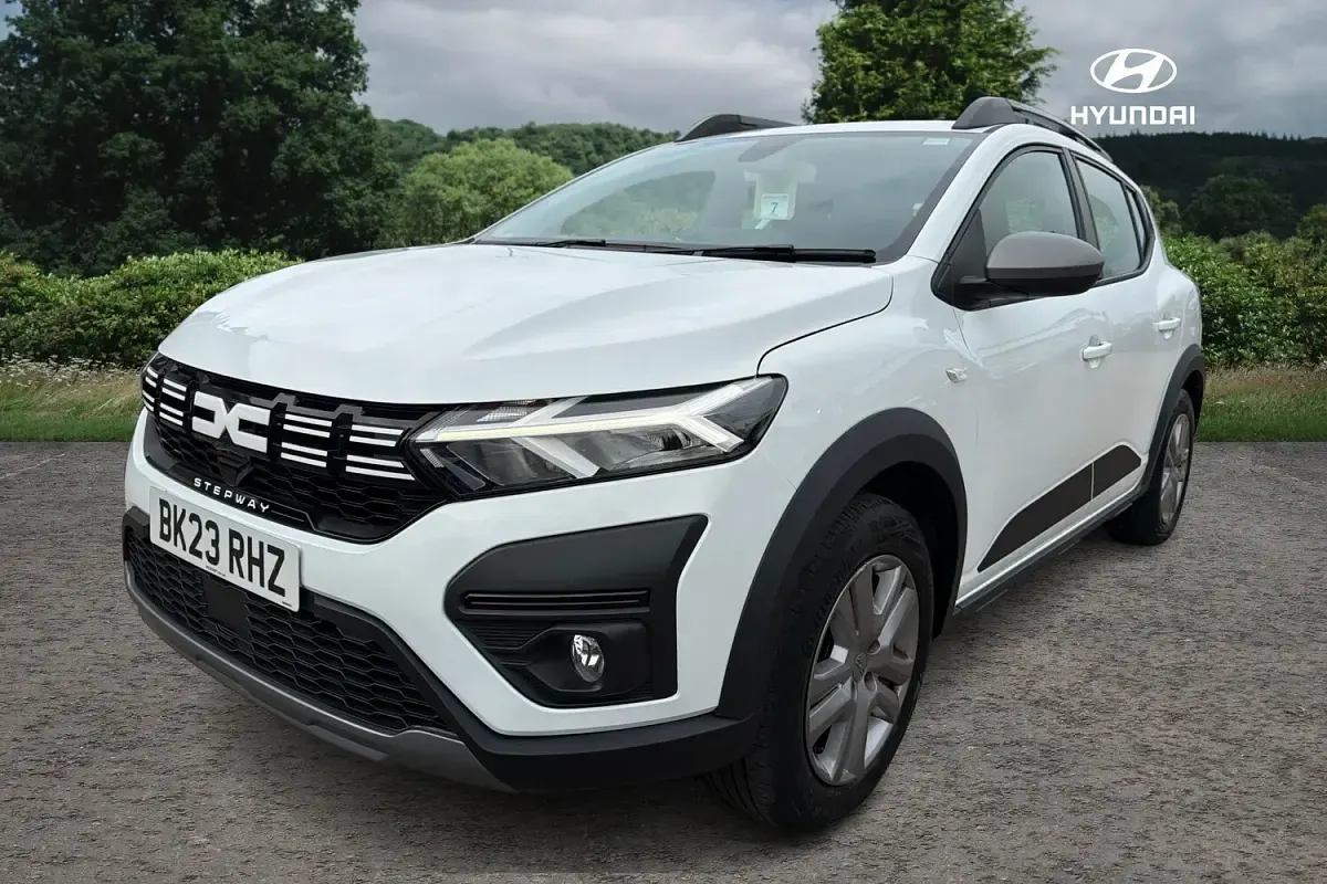 Used Dacia Sandero Expression 90 HP (66 kW) 2023 White SUV