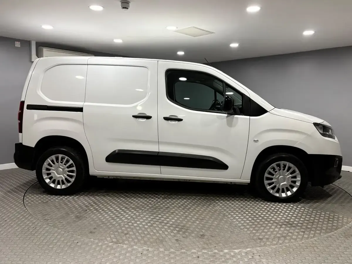 Used Toyota Proace 120 HP (88 kW) 2023 White MPV