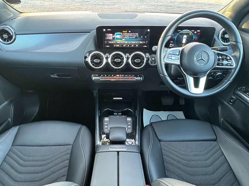 Used Mercedes GLA200 Executive 163 HP (119 kW) 2023 Red SUV