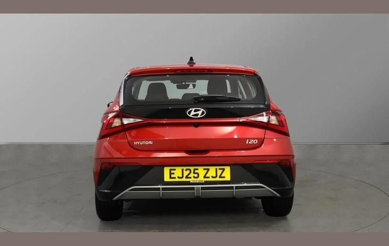 Used Hyundai i20 Advanced 100 HP (73 kW) 2025 Dragon red Hatchback