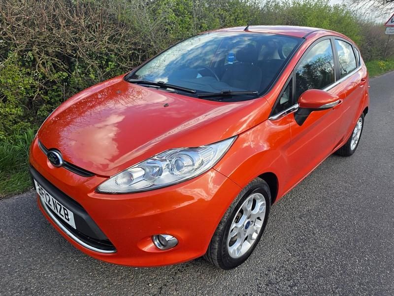 Used Ford Fiesta Zetec 96 HP (70 kW) 2012 Red Hatchback