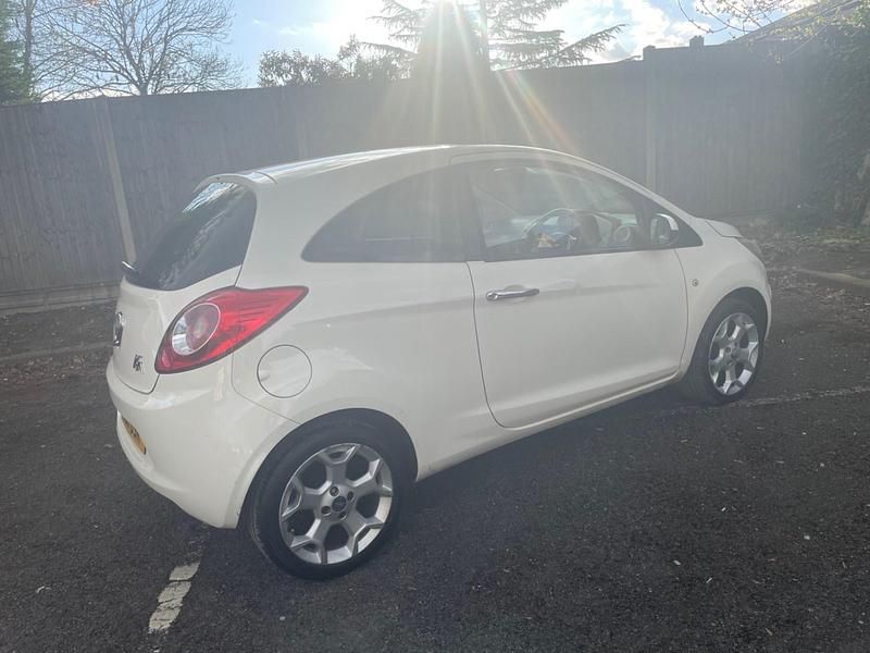 Używany Ford Ka Titanium 69 KM (50 kW) 2011 Biały Hatchback