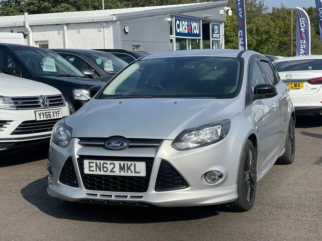 Used Ford Focus Zetec 116 HP (85 kW) 2013 Silver Hatchback