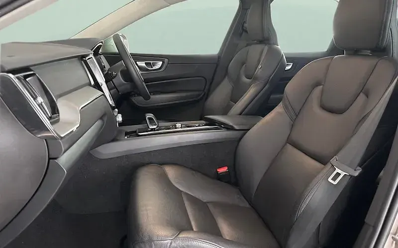 Used Volvo XC60 Core 250 HP (183 kW) 2024 SUV