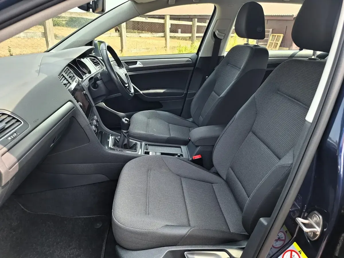 Used VW Golf VII SE 130 HP (95 kW) 2018 Blue Hatchback