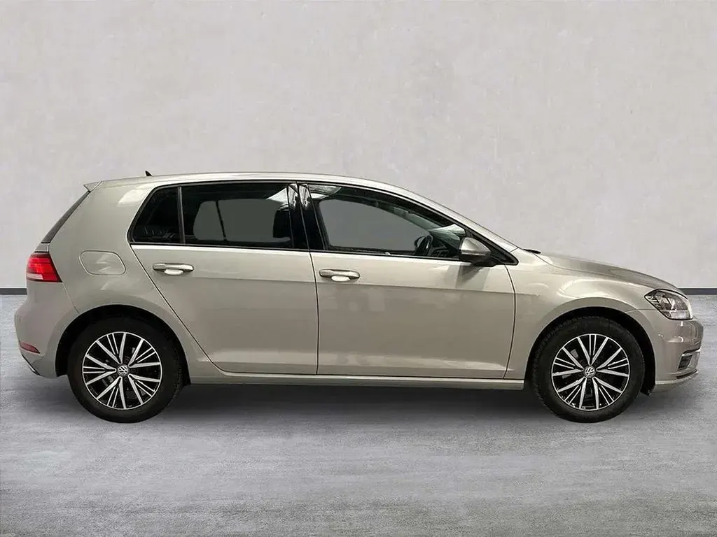 Used VW Golf VII SE 123 HP (90 kW) 2017 Silver Hatchback