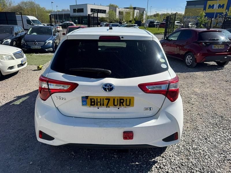 Usado Toyota Vitz 2026 Blanco Utilitario
