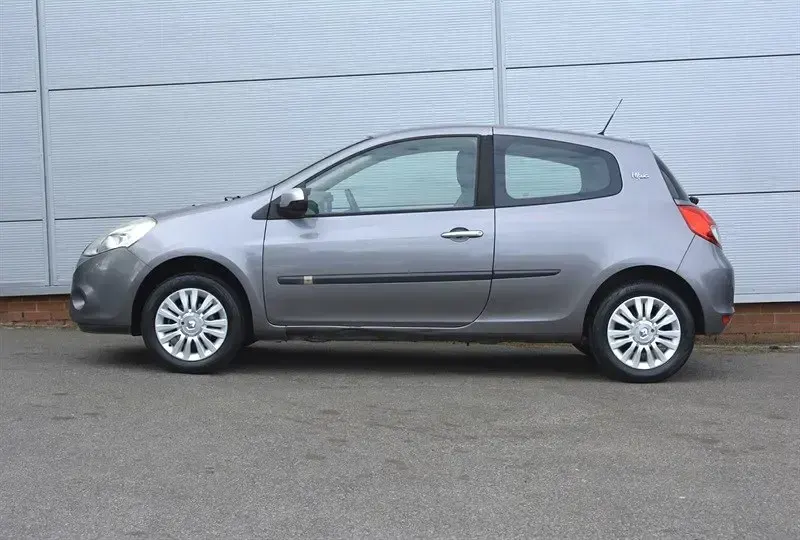 Second-hand Renault Clio II 75 CP (55 kW) 2010 Gri Hatchback