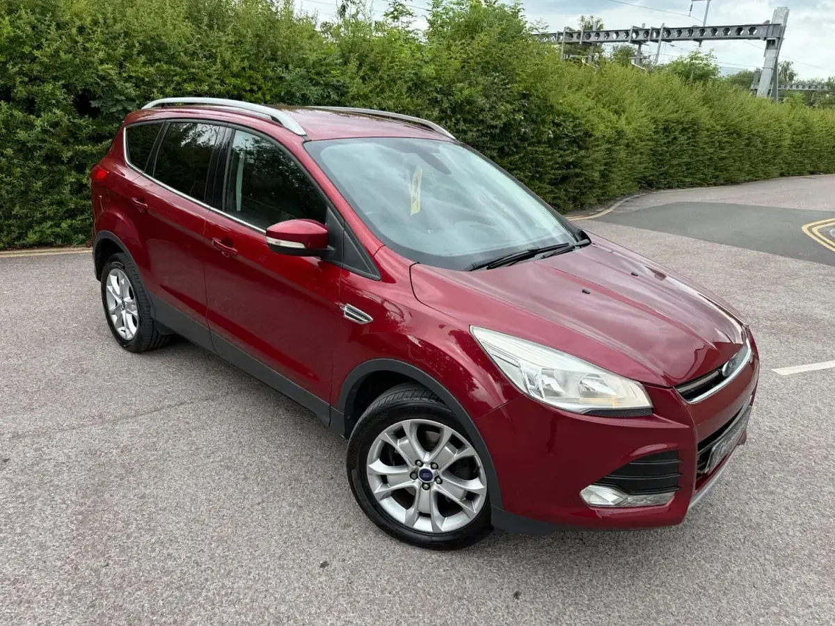 Used Ford Kuga Titanium 180 HP (132 kW) 2016 Red SUV