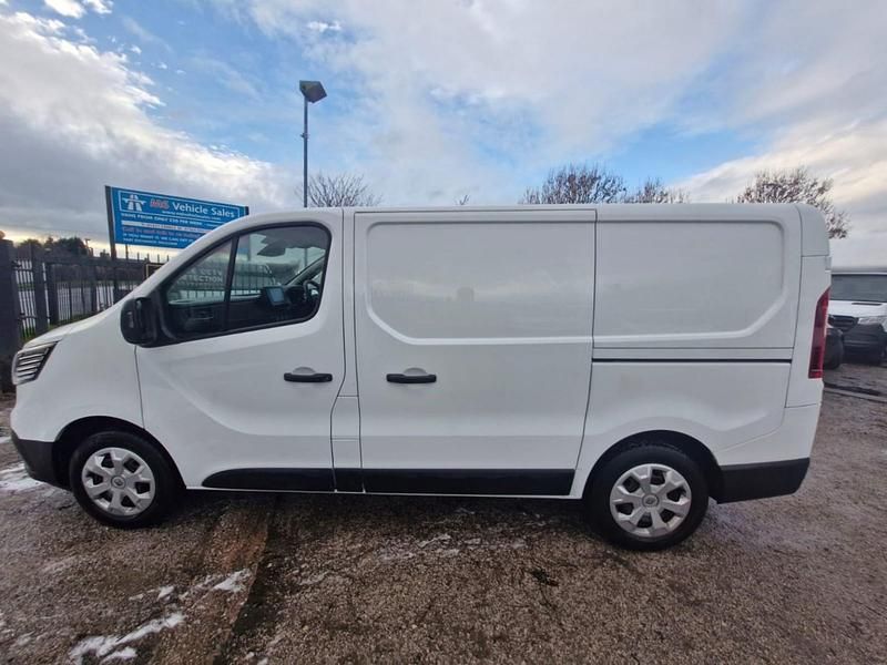 Begagnad Renault Trafic Business 2023 Vit Minibuss