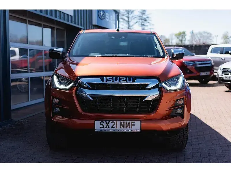 Used Isuzu D-Max 163 HP (119 kW) 2021 Orange Pickup