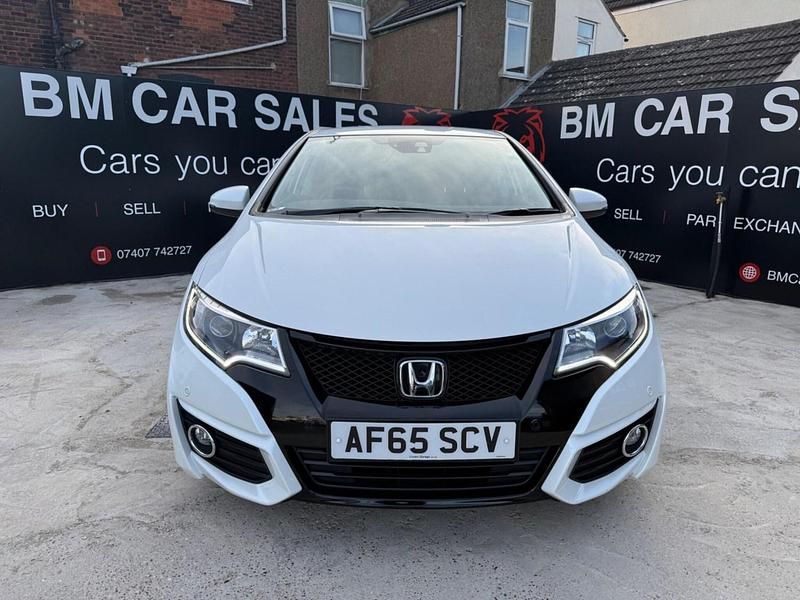 Used Honda Civic SE Plus 142 HP (104 kW) 2015 White Hatchback