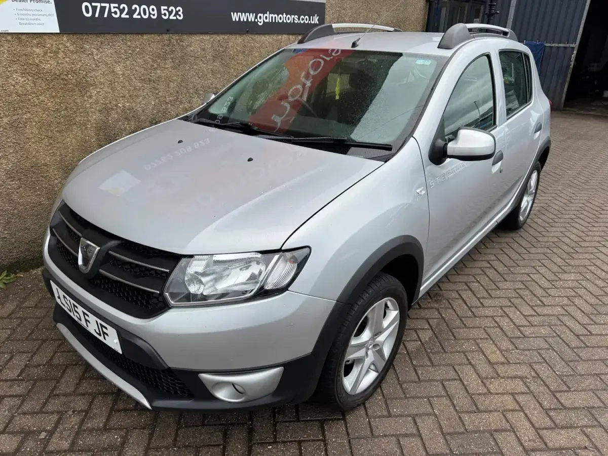 Used Dacia Sandero Lauréate 2015 Silver Hatchback