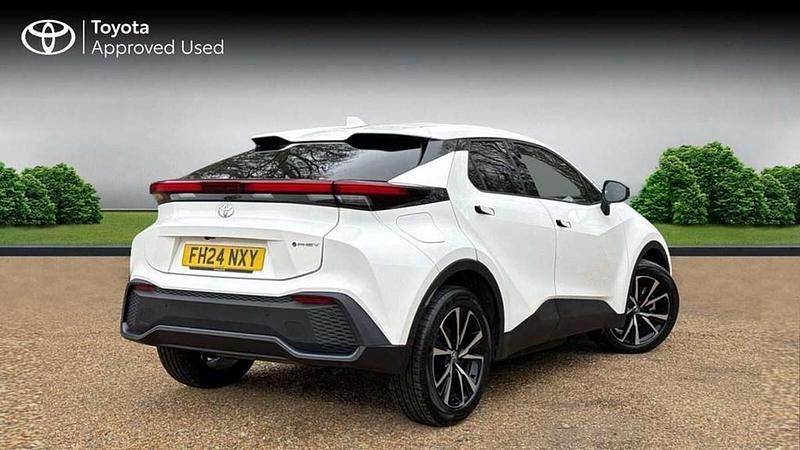 Used Toyota C-HR Design 223 HP (164 kW) 2024 Pure white SUV