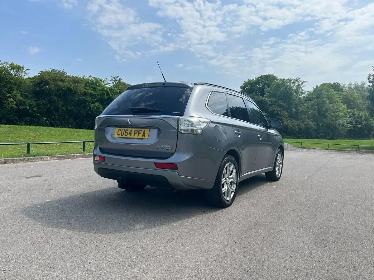 Used Mitsubishi Outlander P-HEV 2014 Grey SUV