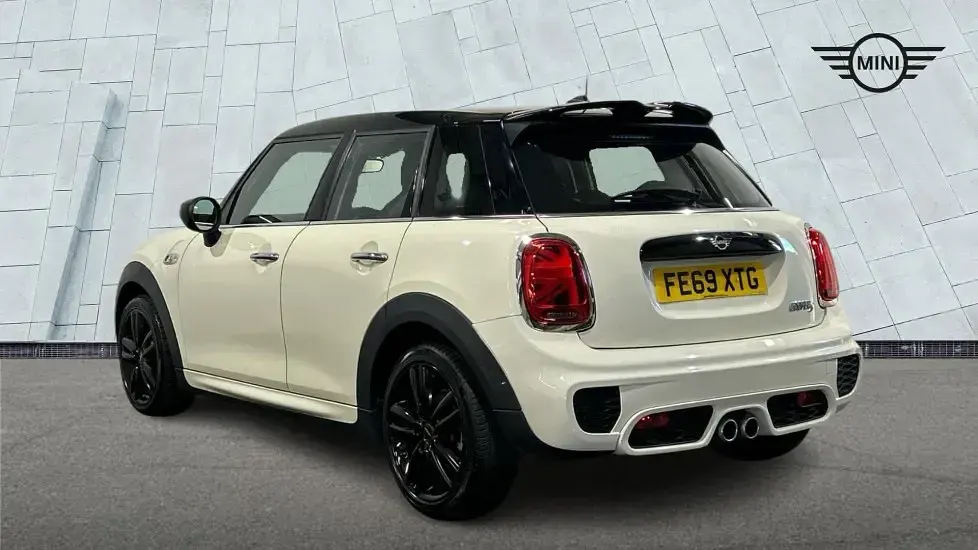 Used Mini Cooper S Hatch 189 HP (139 kW) 2019 White Hatchback