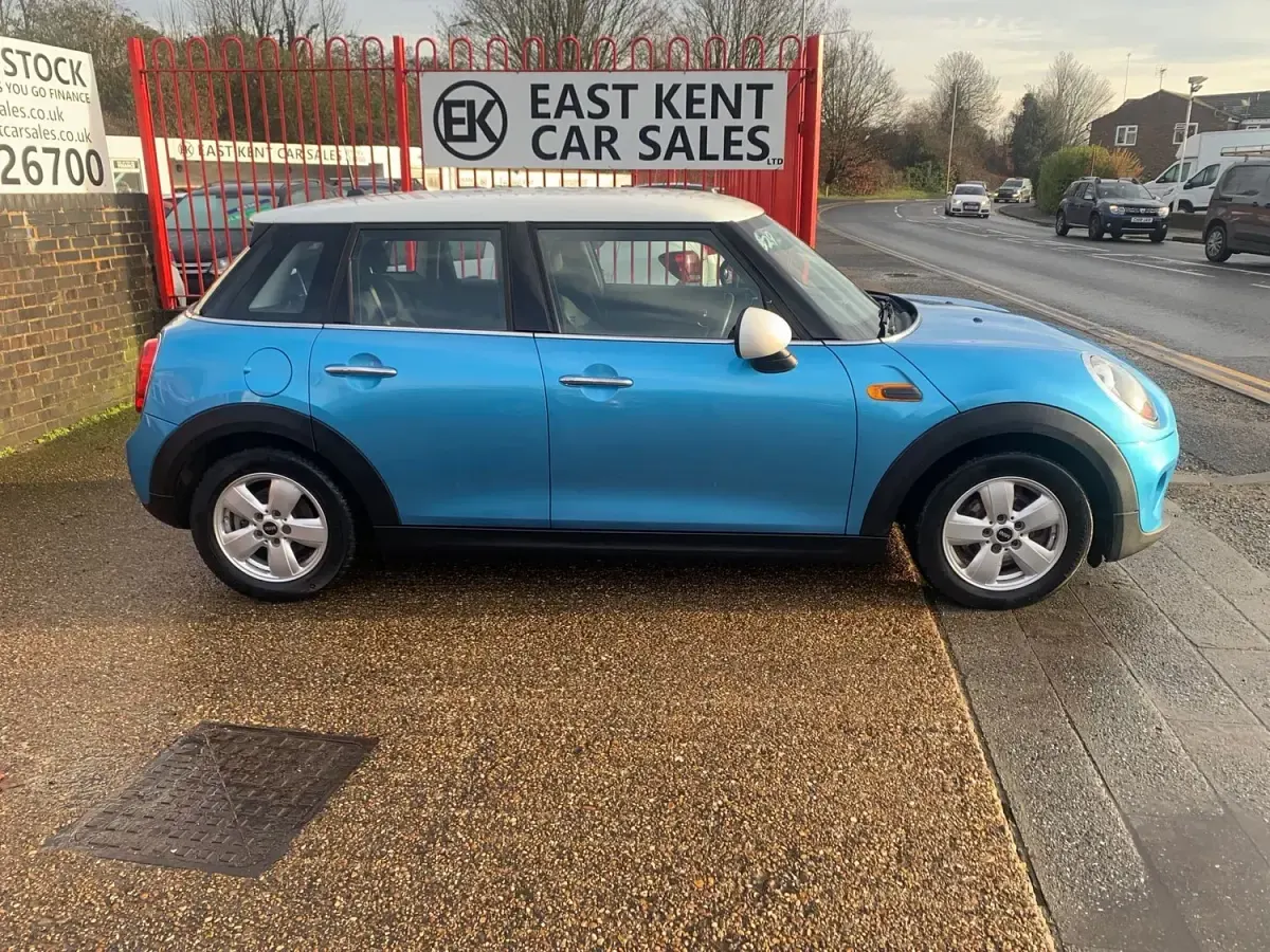 Usado Mini Cooper D Hatch 116 HP (85 kW) 2017 Azul Citadino