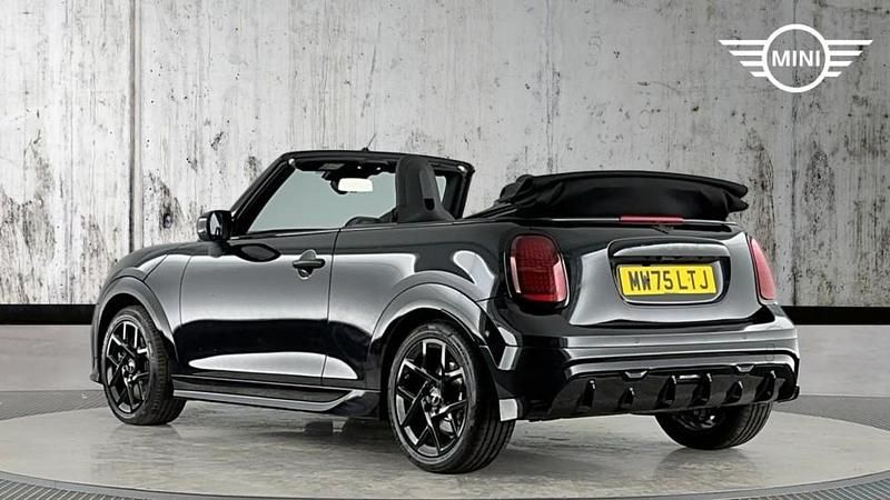 Begagnad Mini Cooper 118 kW (161 HK) 2025 Svart Halvkombi