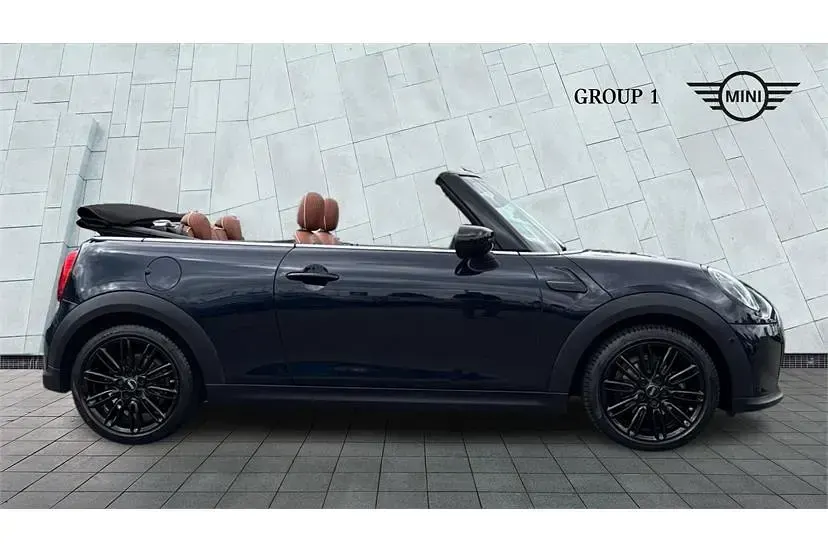 Usado Mini Cooper Cabriolet Exclusive 136 HP (100 kW) 2022 Preto Cabrios