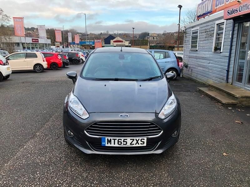Used Ford Fiesta Titanium 75 HP (55 kW) 2015 Grey Hatchback