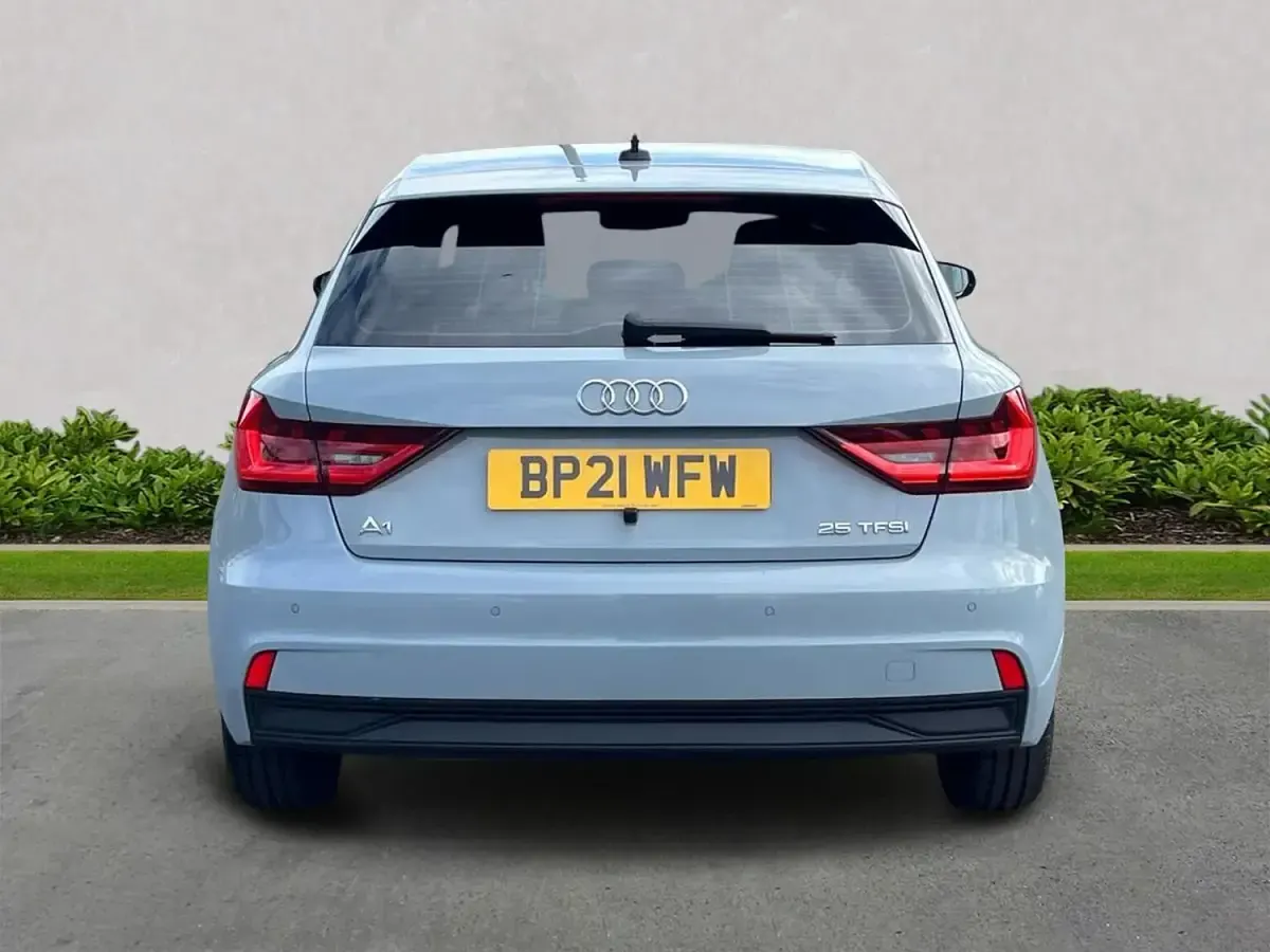 Usado Audi A1 Premium 94 HP (69 kW) 2021 Cinzento SUV