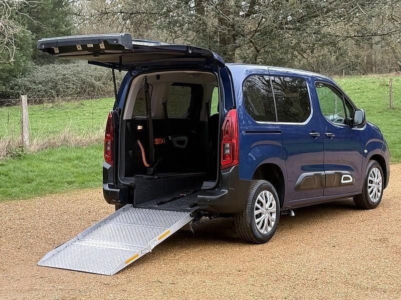 Used Citroën Berlingo Feel 2020 Blue MPV