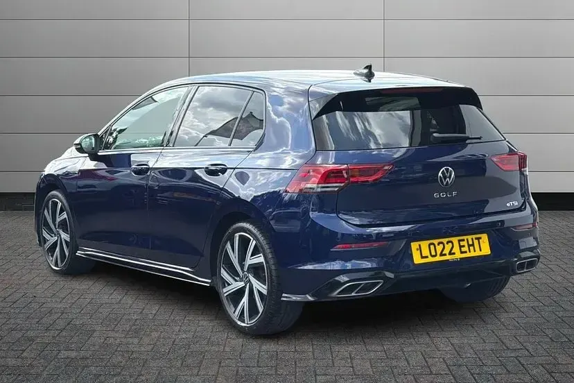 Used VW Golf VIII R-line 148 HP (108 kW) 2022 Atlantic blue Hatchback