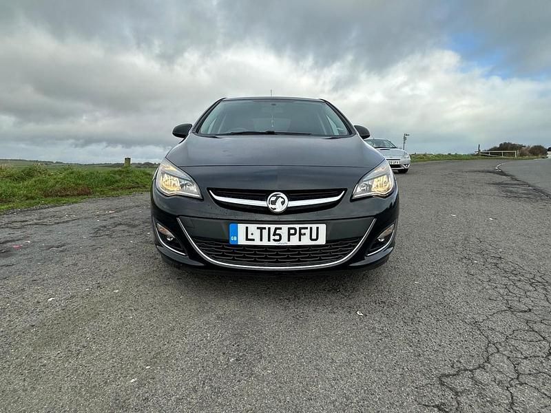 Used Vauxhall Astra SRi 115 HP (84 kW) 2015 Black Hatchback